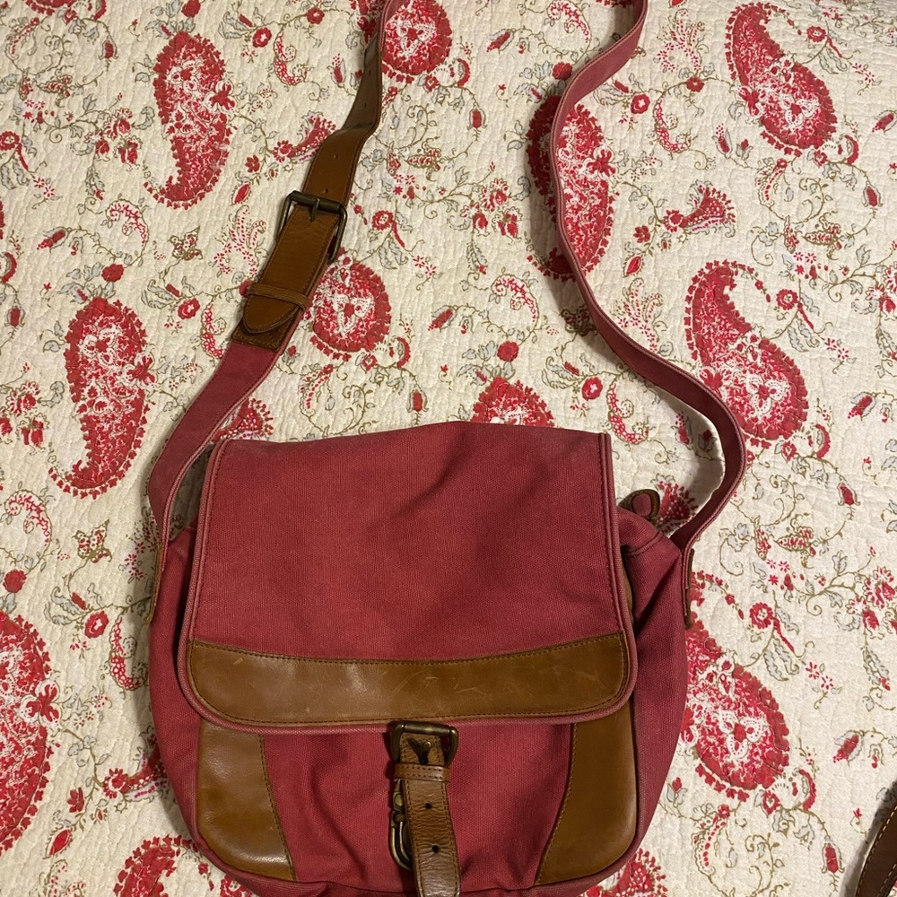 Stylish Red and Brown Women’s Bag
Messenger style, shoulder or crossbody.